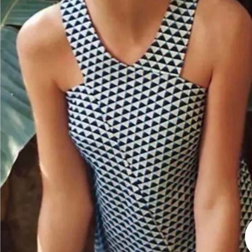 HD in Paris women's white and blue top.